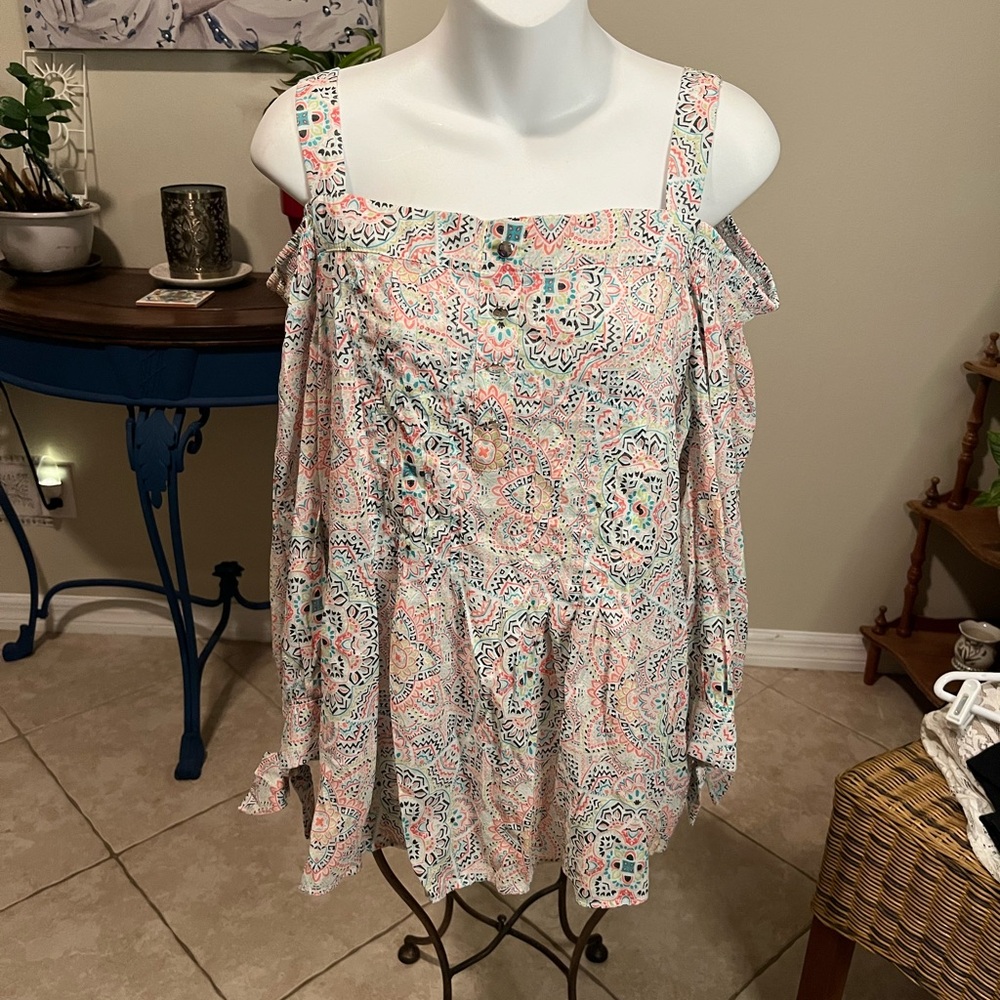 Juniper + Lime Cold Shoulder Top - L